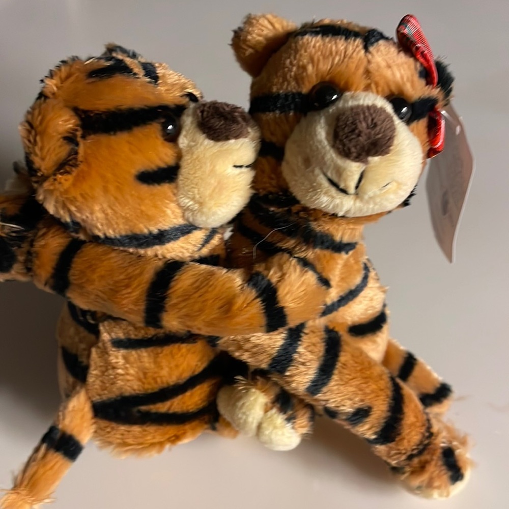 Kissing Cousin Tigers